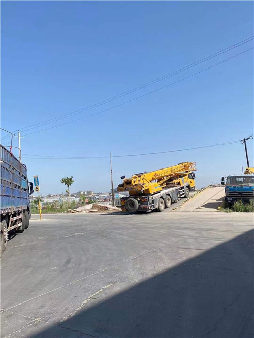 上海25吨吊车的租赁价格大概是多少？